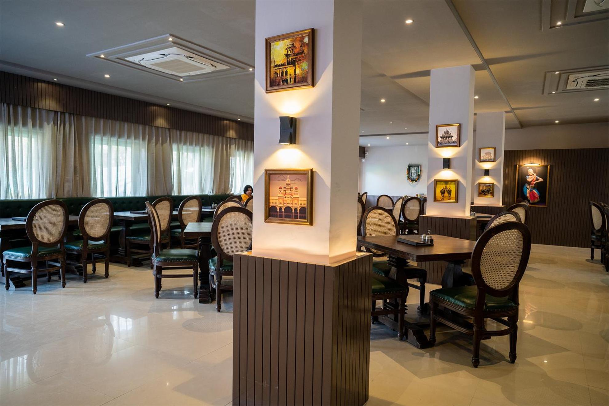 Tiger'S Trail Hotel & Food Court クンバルガル エクステリア 写真