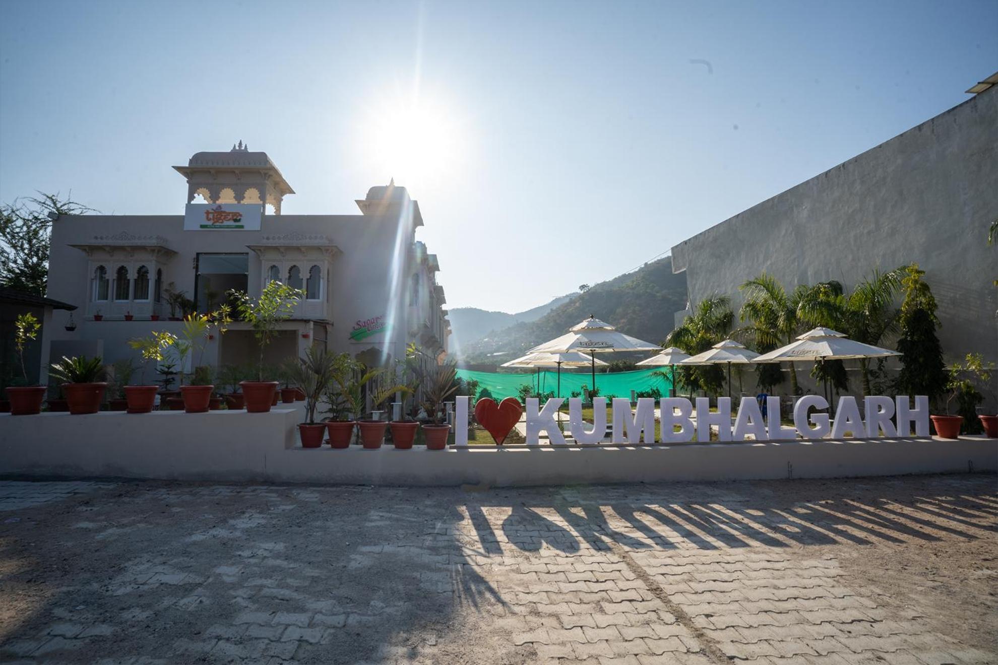 Tiger'S Trail Hotel & Food Court クンバルガル エクステリア 写真